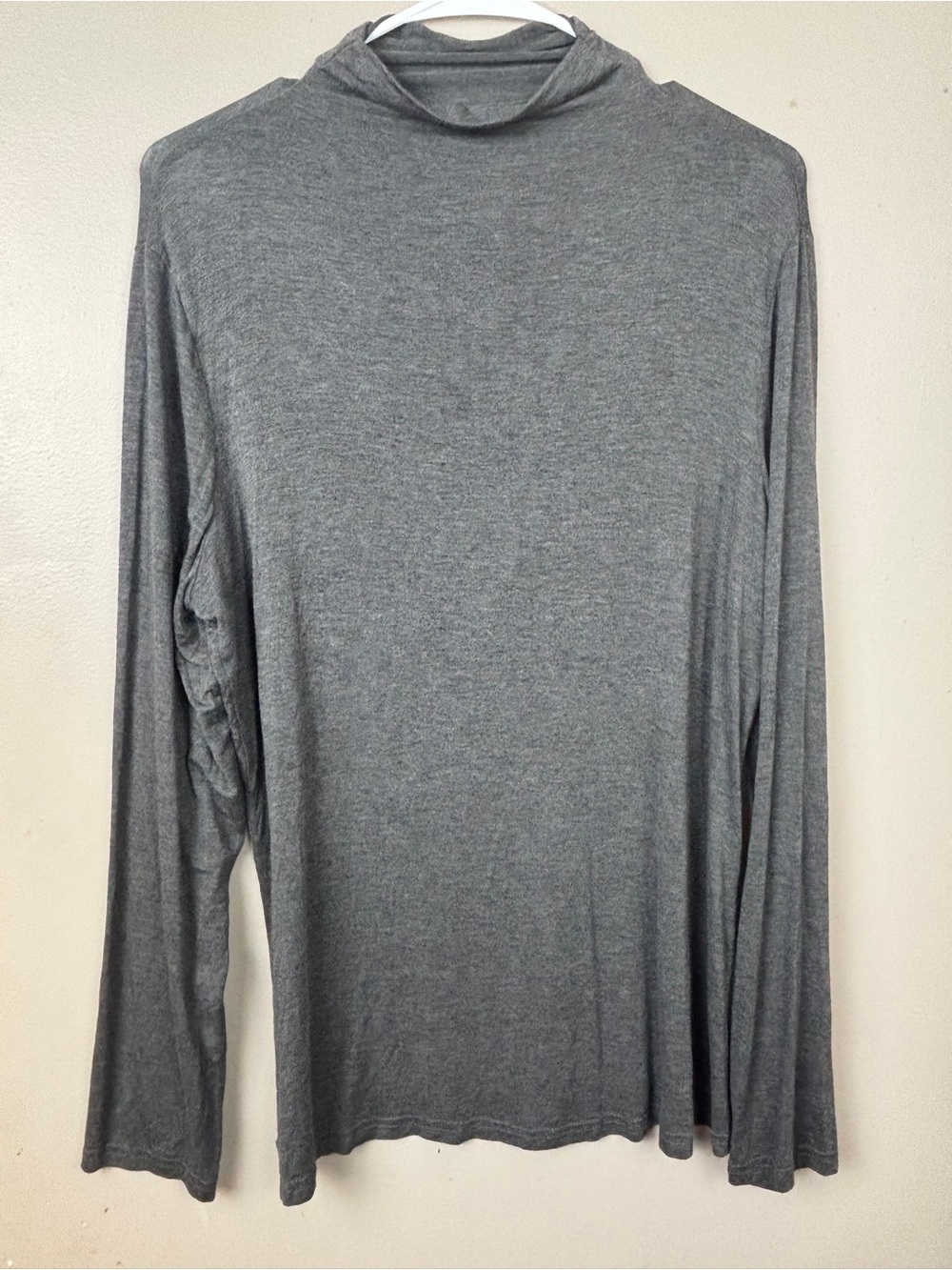 Women's Gray Long-Sleeve Lightweight Mock Neck Top